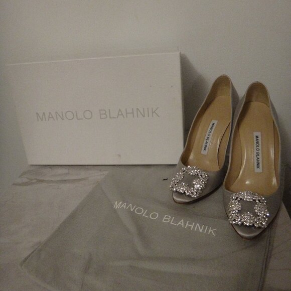 Manolo Blahnik Hangisi satin jewel-embellished pumps - Picture 1 of 4